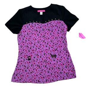 Betsey Johnson scrub top Dandelion Ditsy Floral
Print size XS NEW